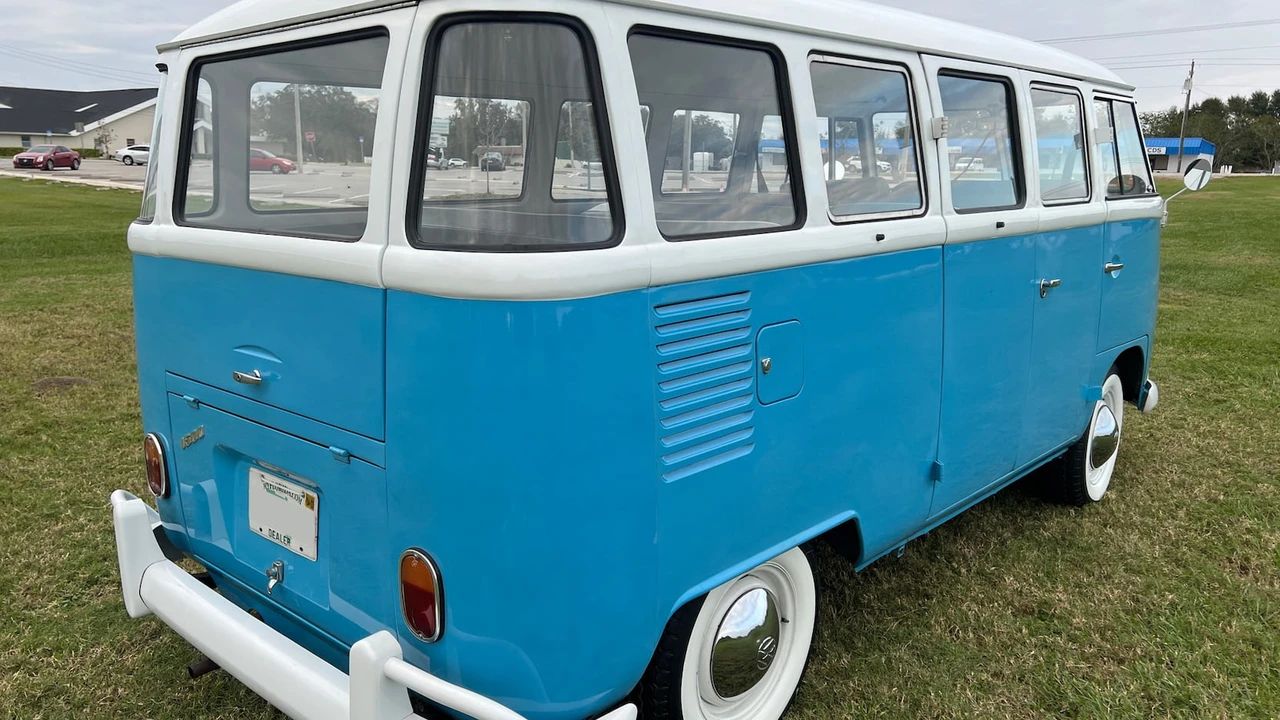 1967 Volkswagen Split-Window Bus - Image 12 of 14