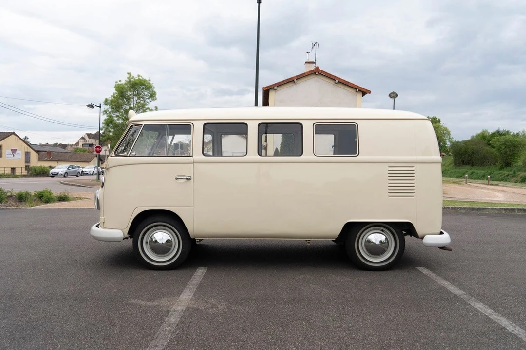 1967 Volkswagen Split-Window Bus - Image 4 of 31