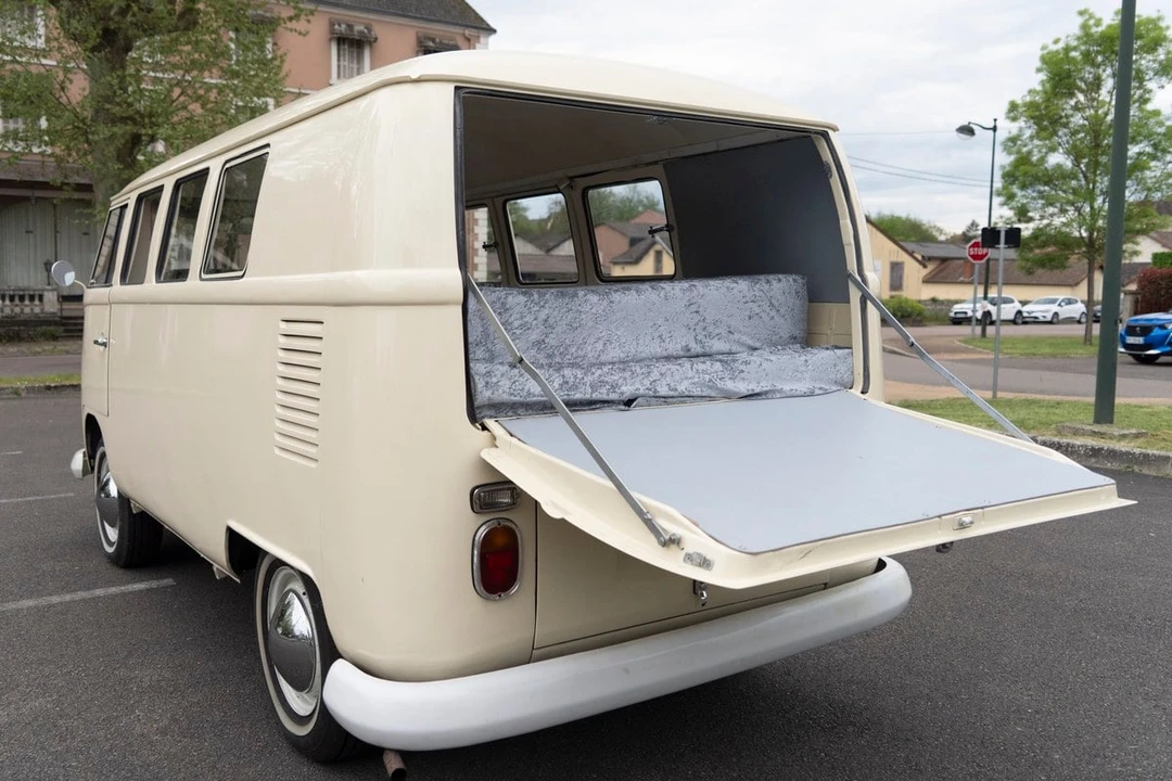 1967 Volkswagen Split-Window Bus - Image 29 of 31