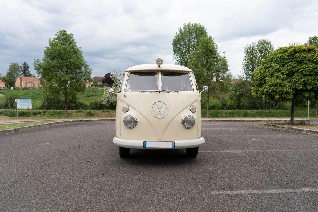 1967 Volkswagen Split-Window Bus - Image 2 of 31