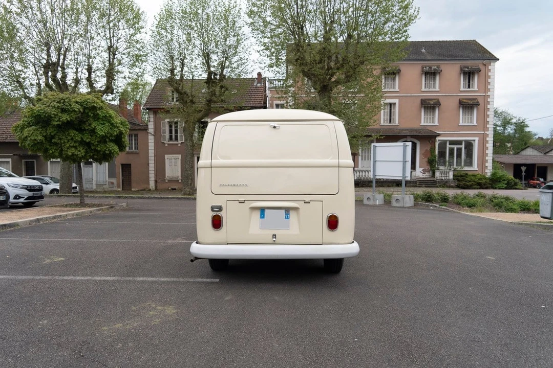 1967 Volkswagen Split-Window Bus - Image 7 of 31