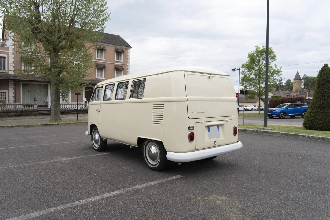 1967 Volkswagen Split-Window Bus - Image 8 of 31