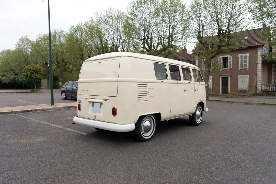 1967 Volkswagen Split-Window Bus - Image 6 of 31