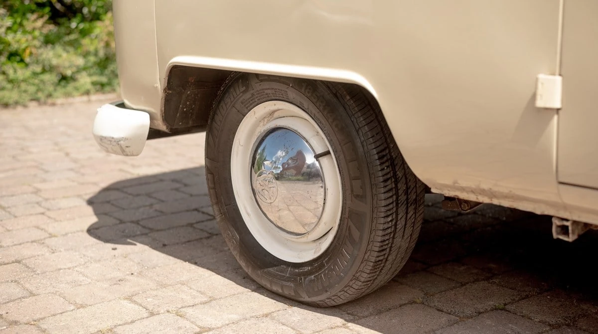 1967 Volkswagen Split-Window Bus - Image 16 of 31