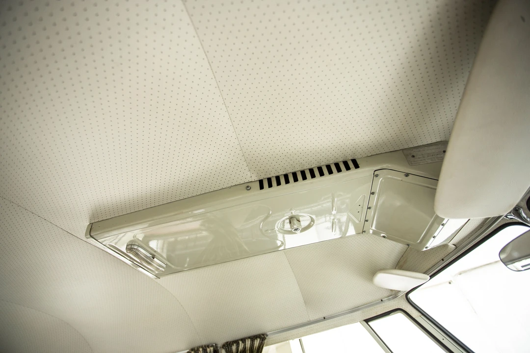 1967 Volkswagen Split-Window Camper - Image 18 of 28