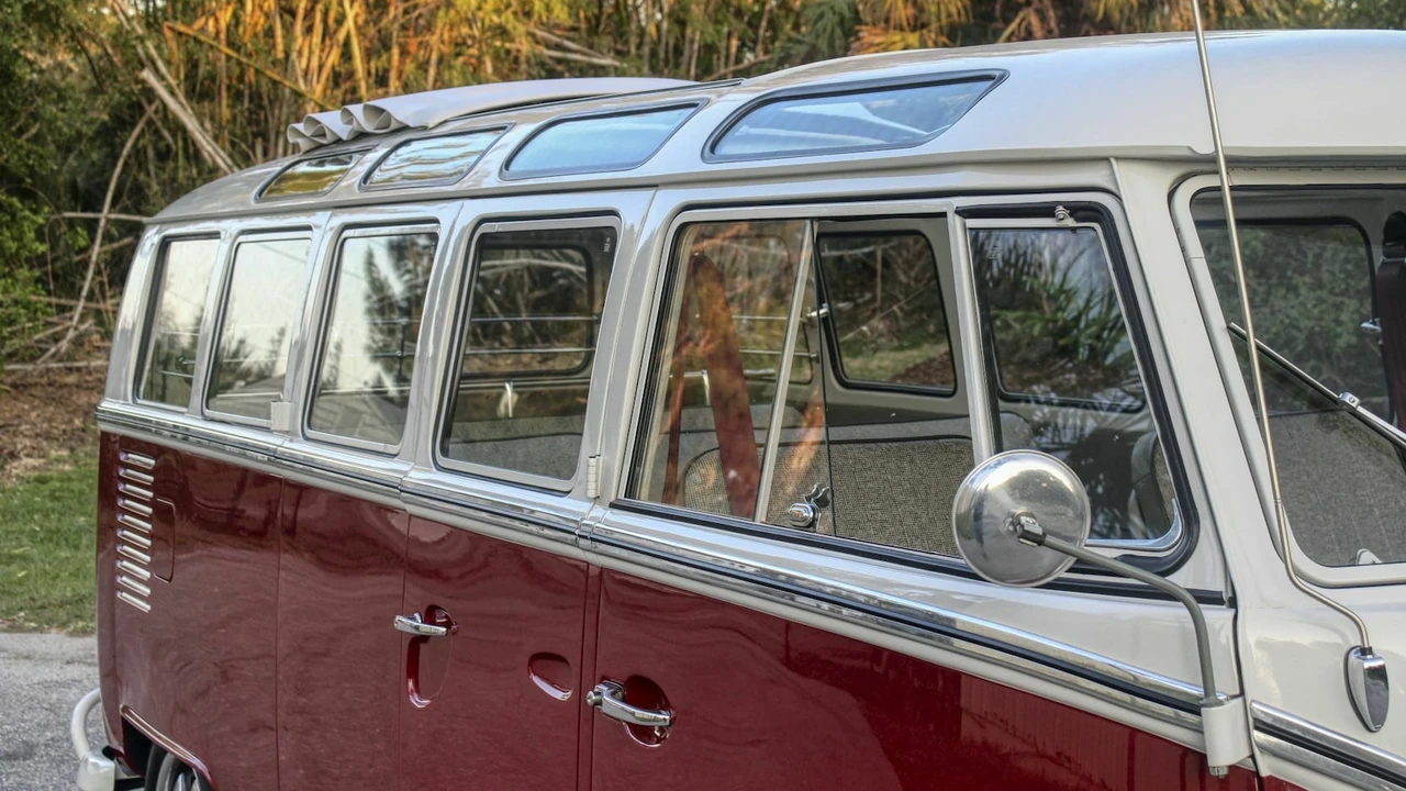 1967 Volkswagen Split-Window Bus - Image 15 of 23