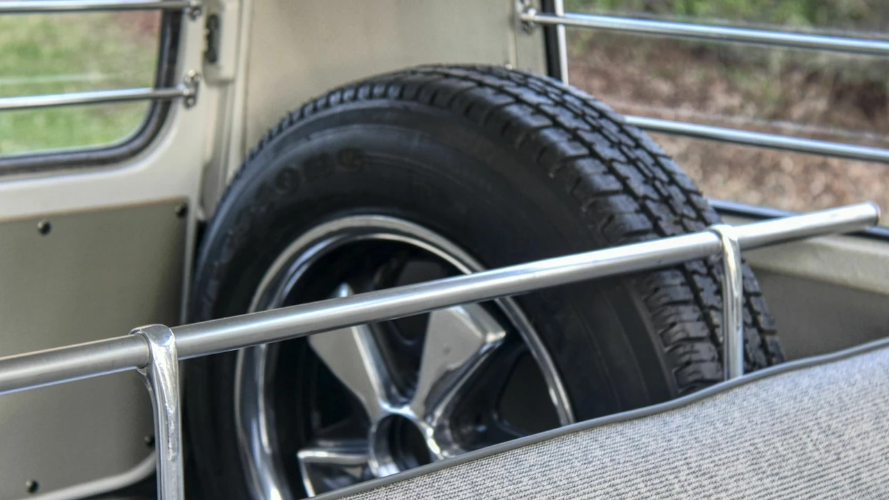 1967 Volkswagen Split-Window Bus - Image 20 of 23