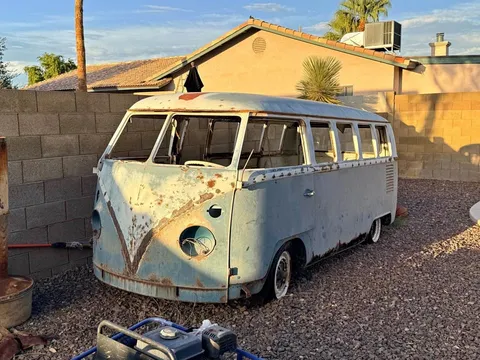 1967 Volkswagen Bus Custom Deluxe 13 Window