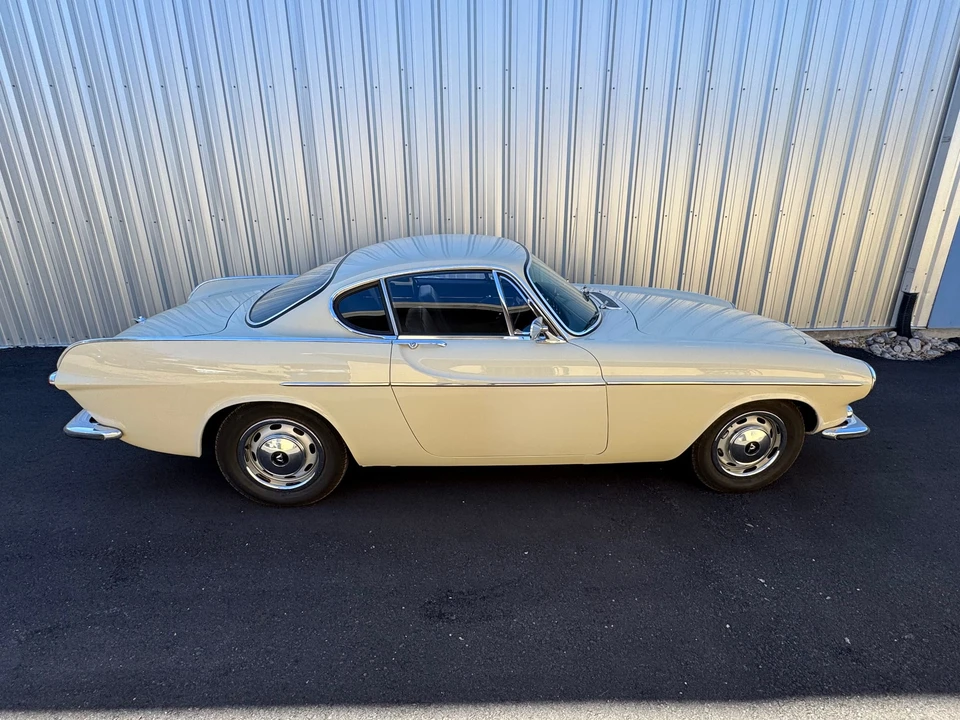 1967 Volvo 1800S - Image 9 of 31