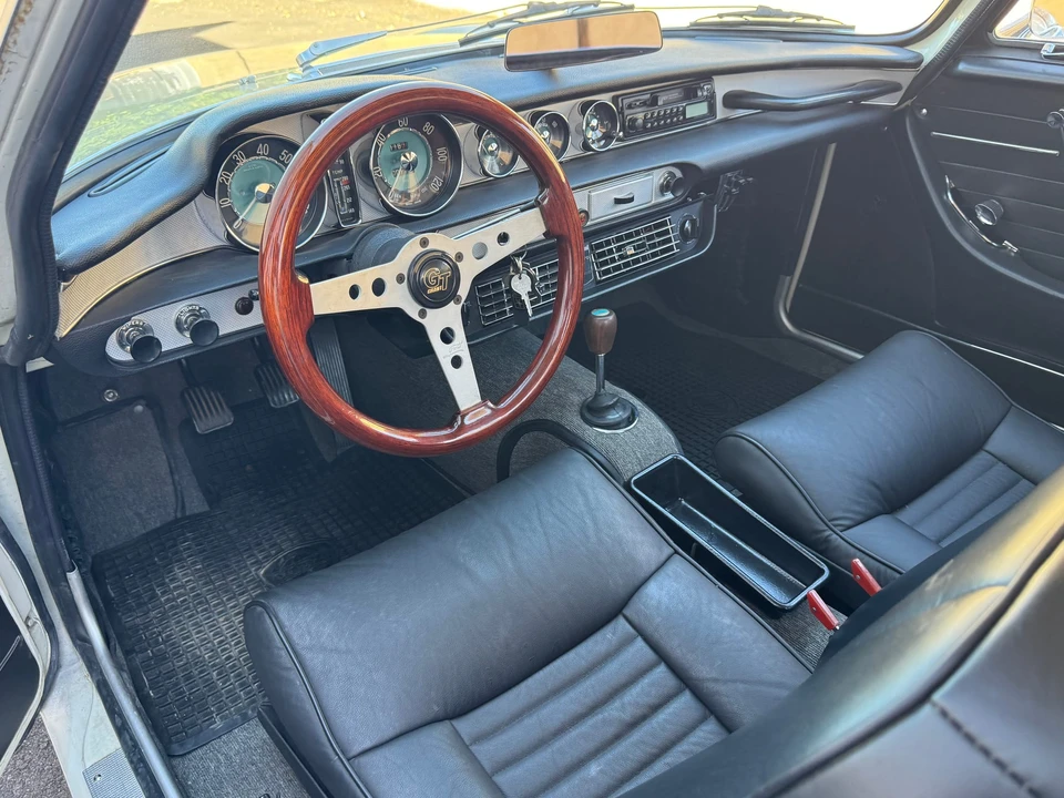 1967 Volvo 1800S - Image 30 of 31