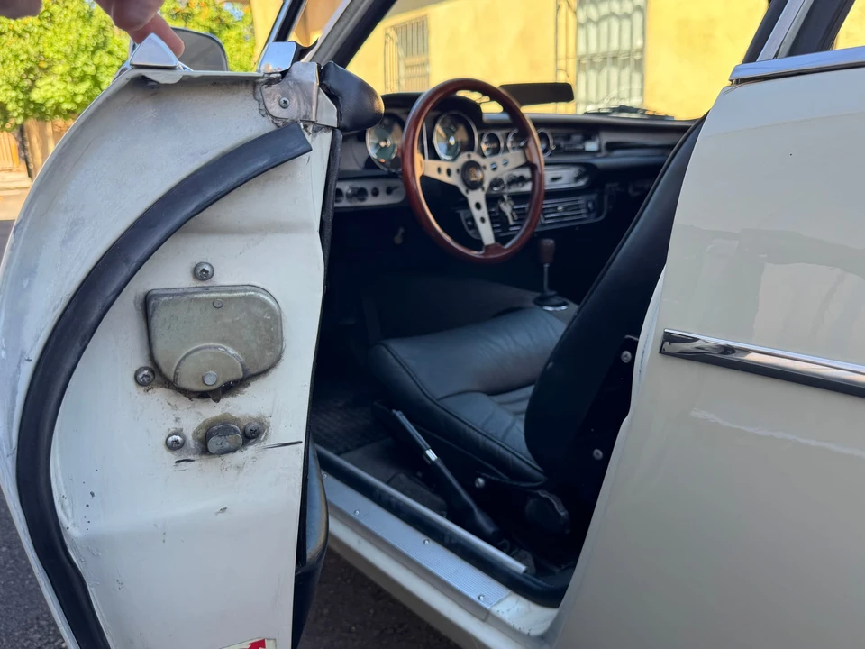 1967 Volvo 1800S - Image 29 of 31