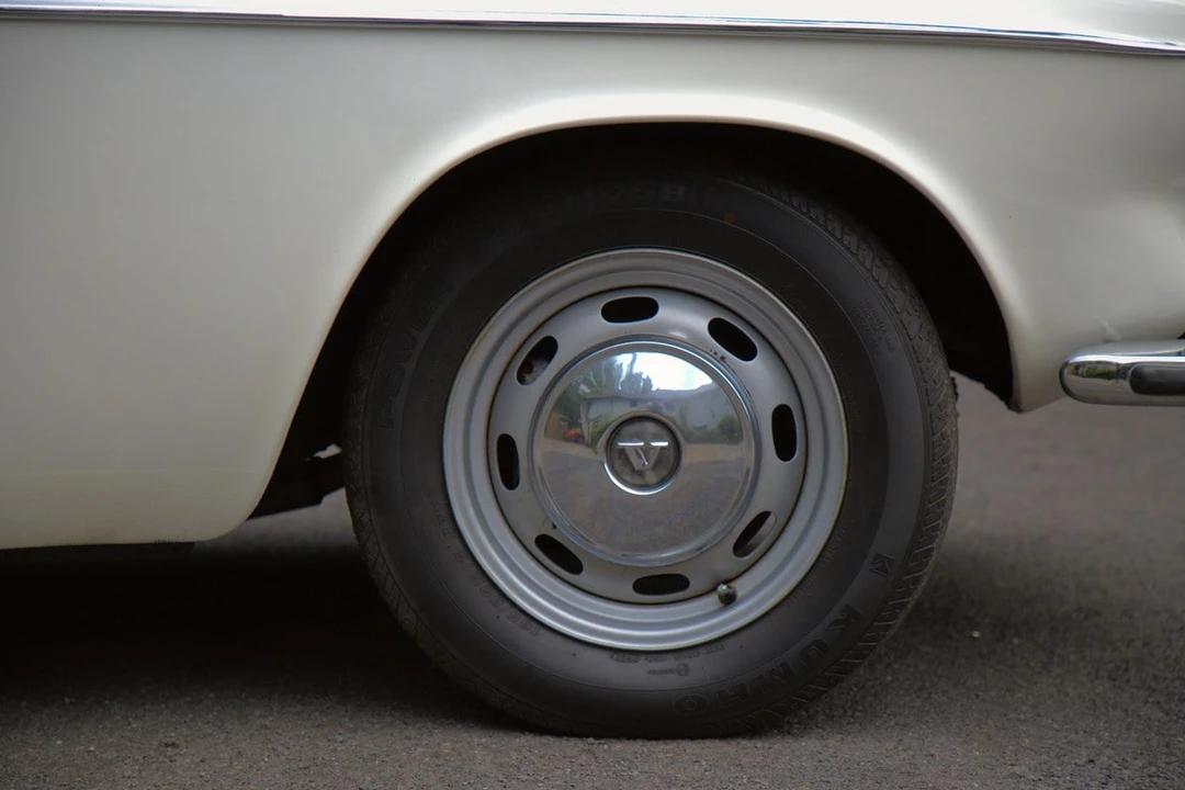 1967 Volvo 1800S - Image 10 of 31