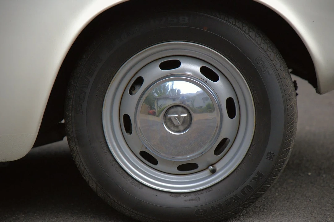 1967 Volvo 1800S - Image 11 of 31
