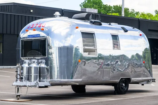 1968 Airstream Land Yacht Safari 22' Travel Trailer
