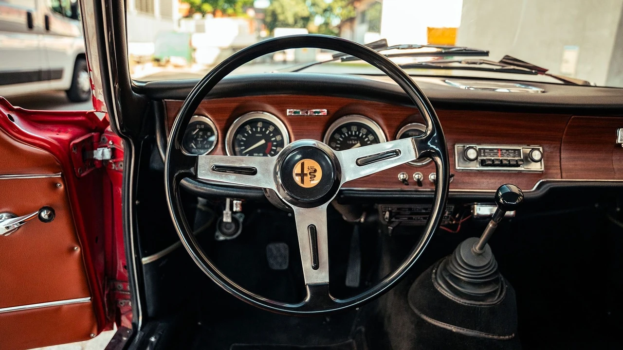1968 Alfa Romeo Giulia Sprint GT Veloce - Image 10 of 31