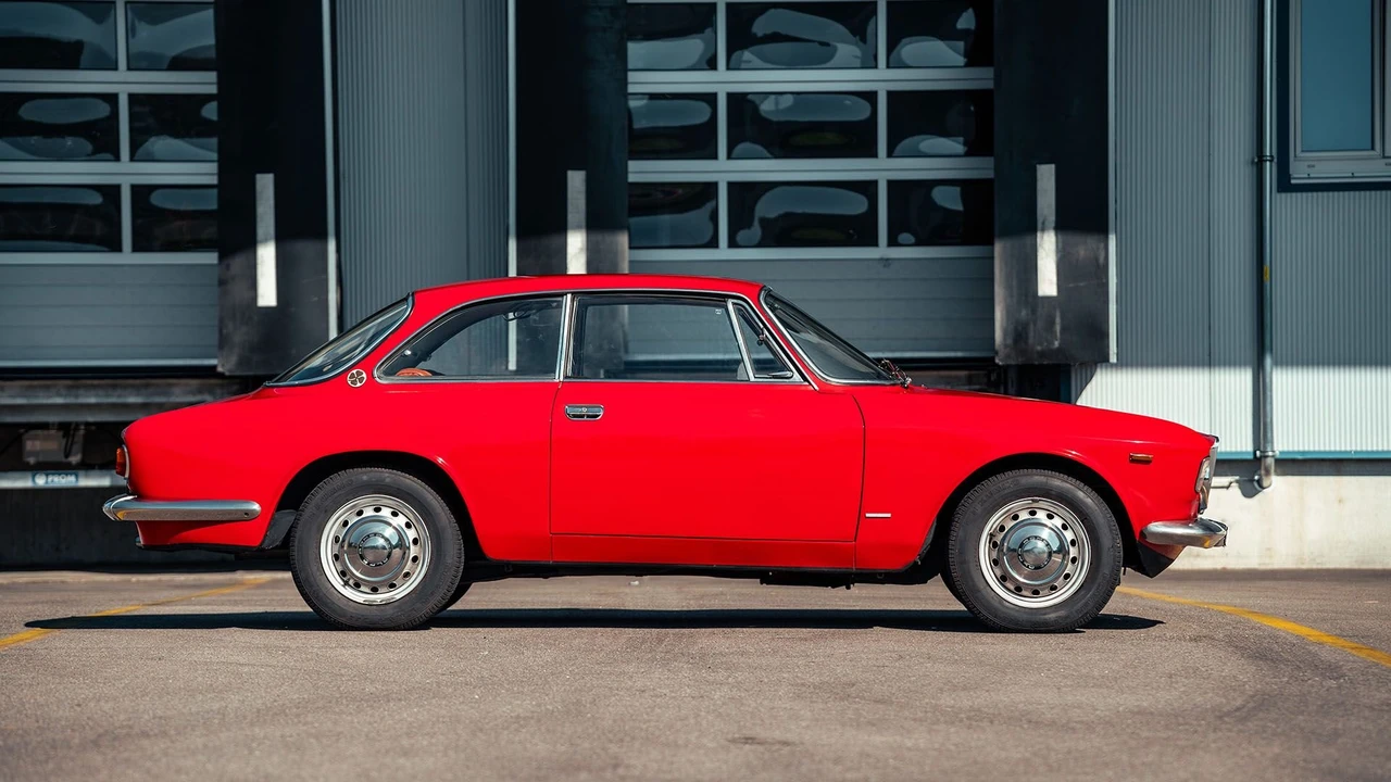 1968 Alfa Romeo Giulia Sprint GT Veloce - Image 2 of 31
