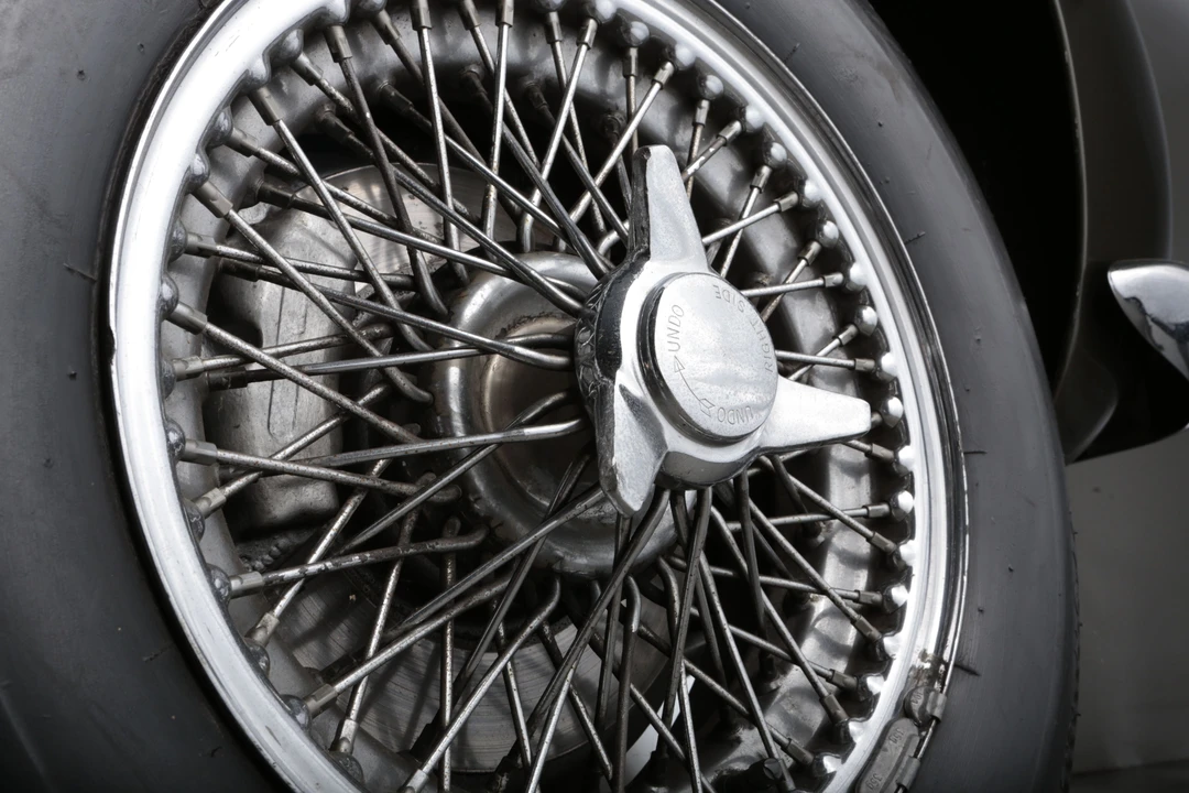 1968 Aston Martin DB6 Vantage - Image 11 of 16