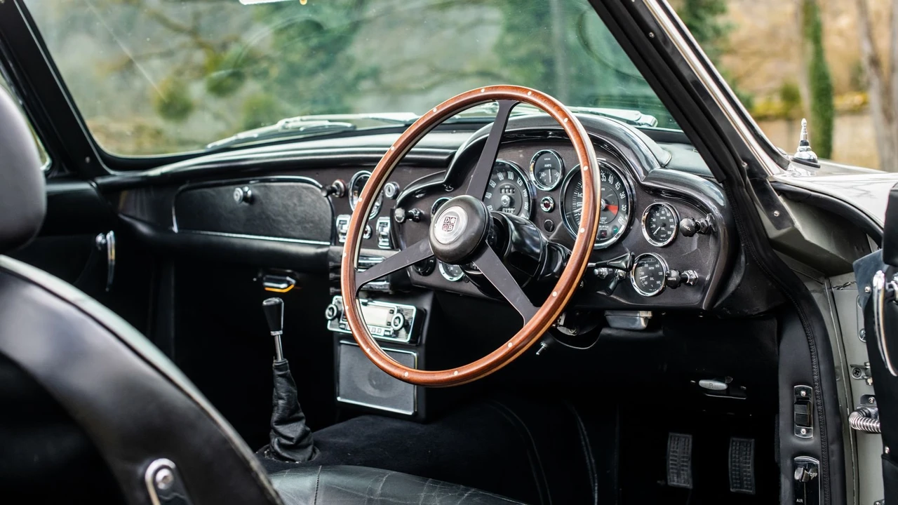 1968 Aston Martin DB6 Volante - Image 9 of 31