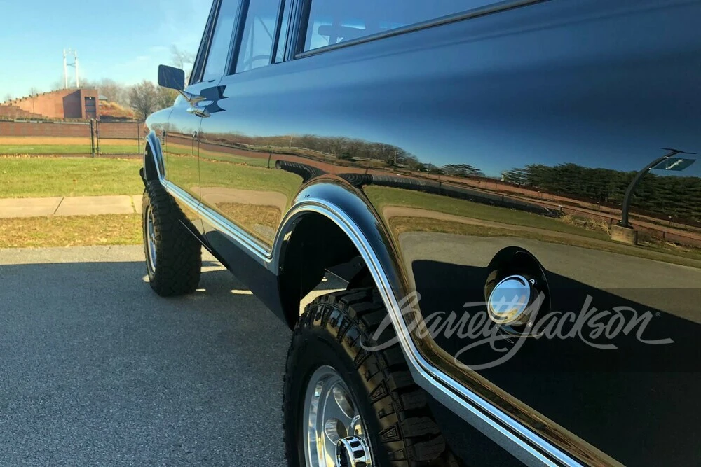 1968 Chevrolet Suburban 6th Gen - Image 15 of 31
