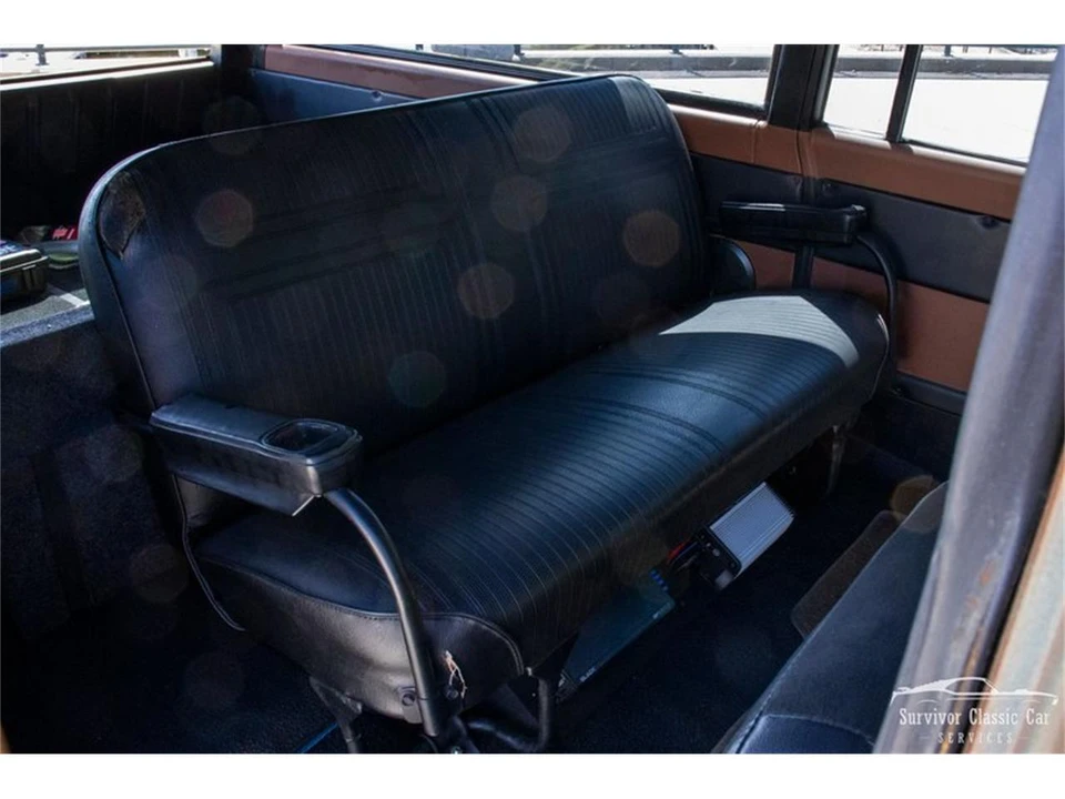 1968 Chevrolet Suburban 6th Gen - Image 15 of 31