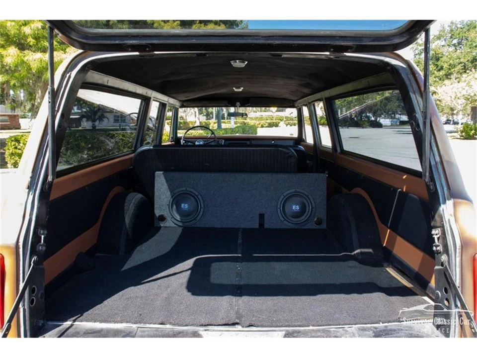 1968 Chevrolet Suburban 6th Gen - Image 16 of 31
