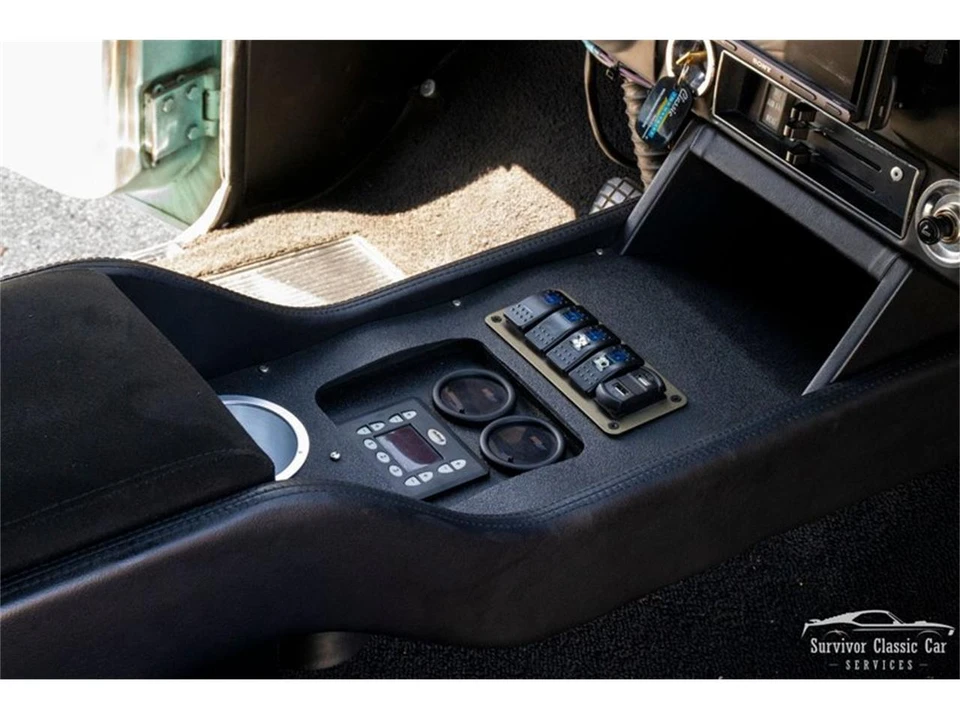 1968 Chevrolet Suburban 6th Gen - Image 11 of 31