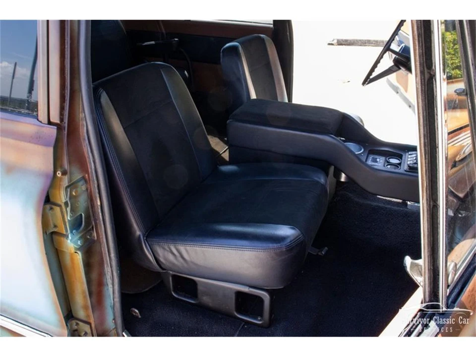1968 Chevrolet Suburban 6th Gen - Image 14 of 31