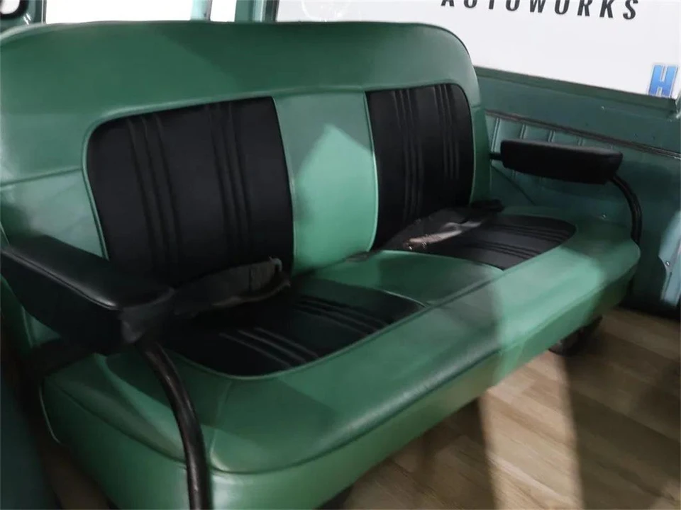 1968 Chevrolet Suburban 6th Gen - Image 29 of 31