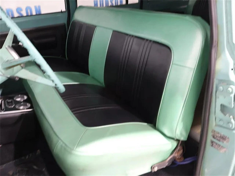 1968 Chevrolet Suburban 6th Gen - Image 11 of 31