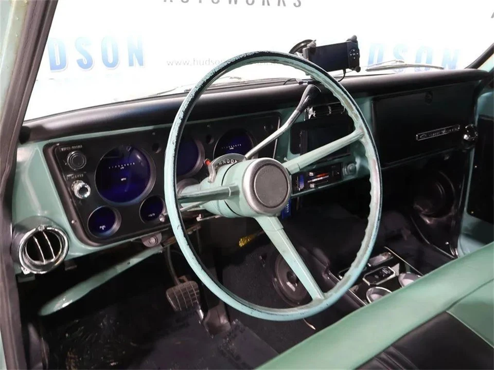 1968 Chevrolet Suburban 6th Gen - Image 13 of 31