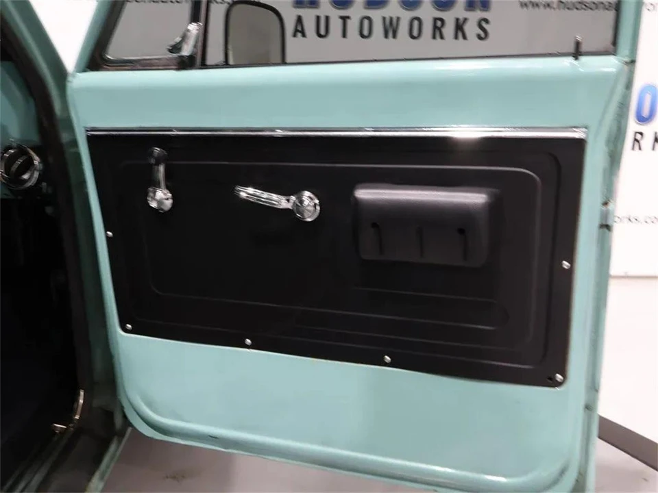 1968 Chevrolet Suburban 6th Gen - Image 23 of 31
