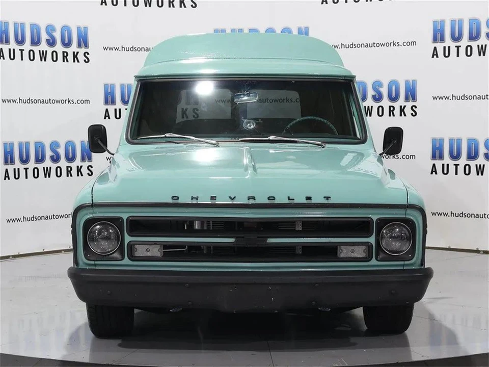 1968 Chevrolet Suburban 6th Gen - Image 9 of 31