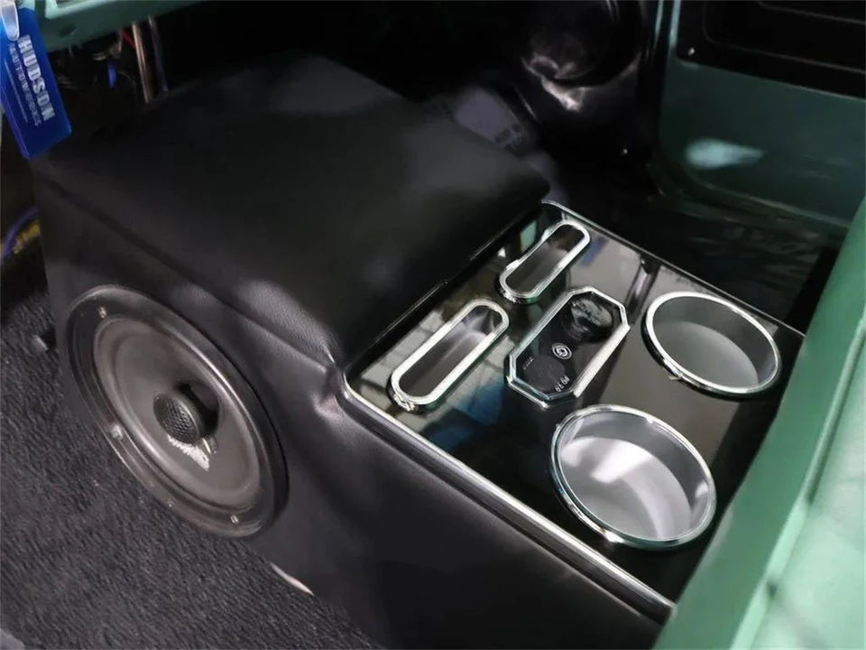 1968 Chevrolet Suburban 6th Gen - Image 21 of 31