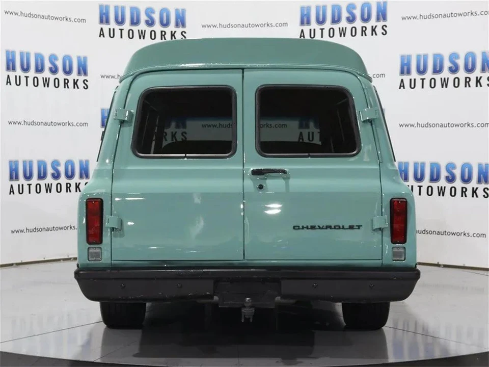 1968 Chevrolet Suburban 6th Gen - Image 5 of 31