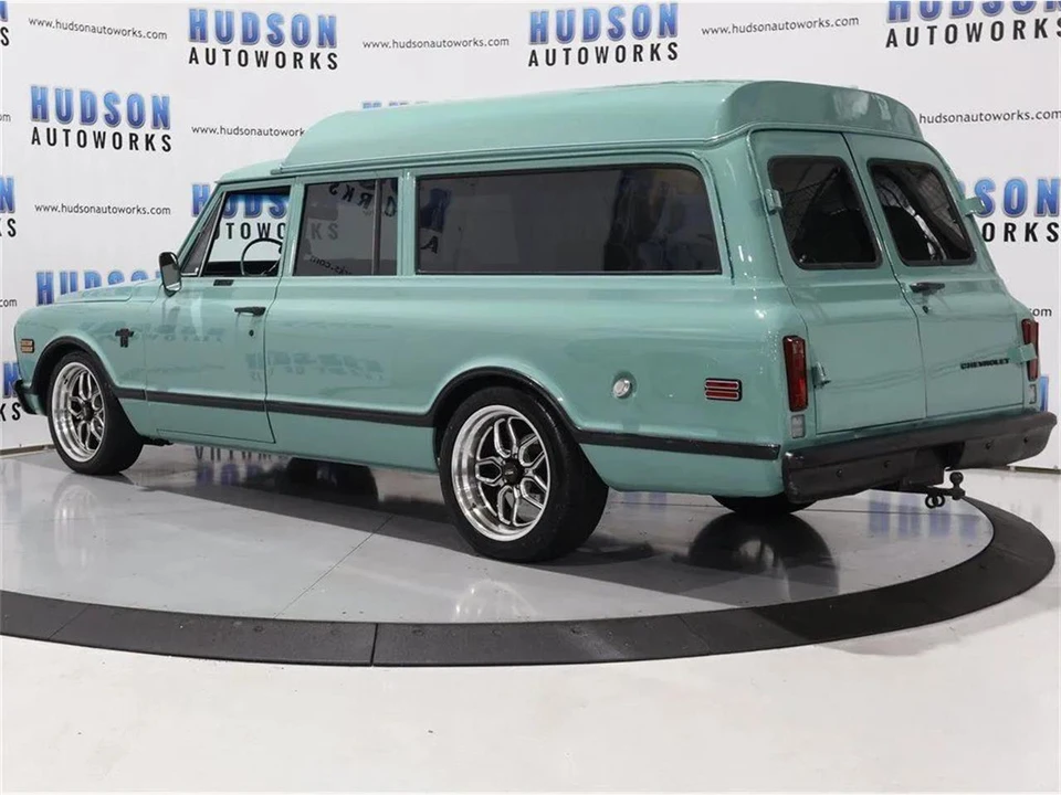1968 Chevrolet Suburban 6th Gen - Image 4 of 31