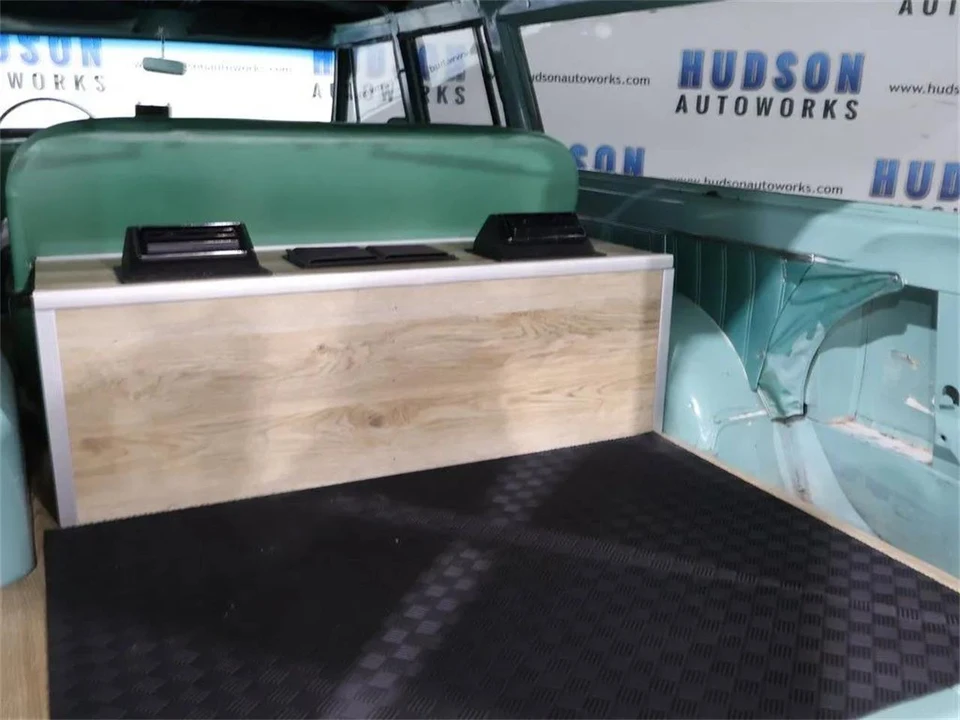 1968 Chevrolet Suburban 6th Gen - Image 30 of 31