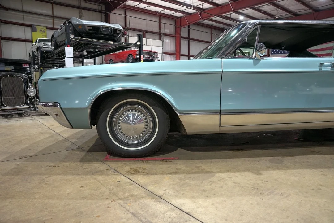 1968 Chrysler New Yorker - Image 3 of 12