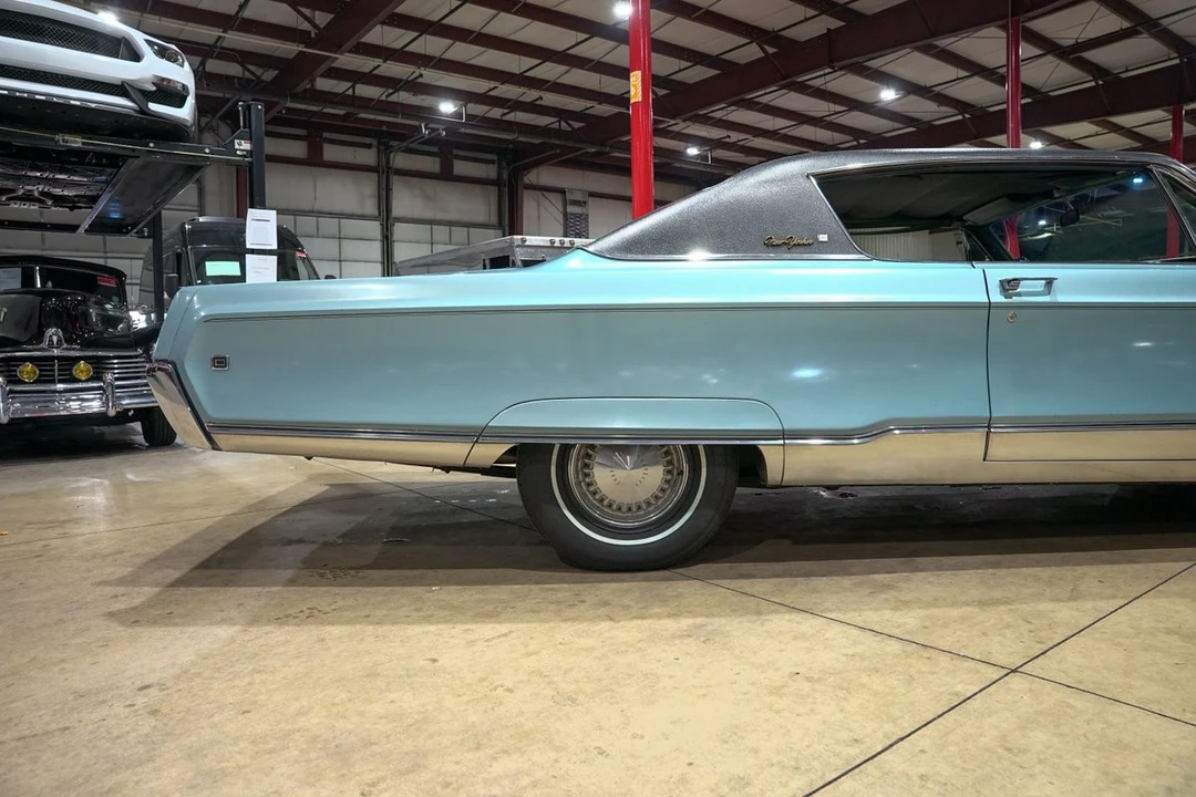 1968 Chrysler New Yorker - Image 9 of 21