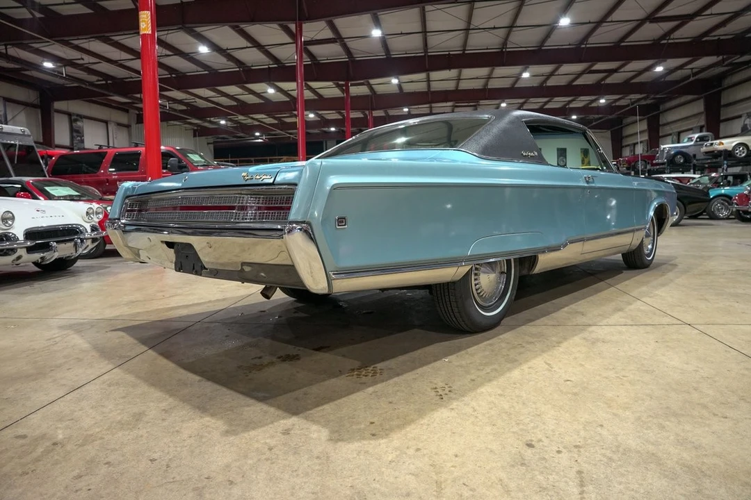 1968 Chrysler New Yorker - Image 8 of 21