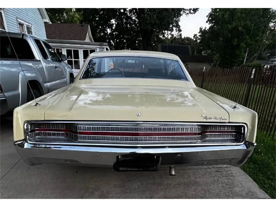 1968 Chrysler New Yorker - Image 8 of 19