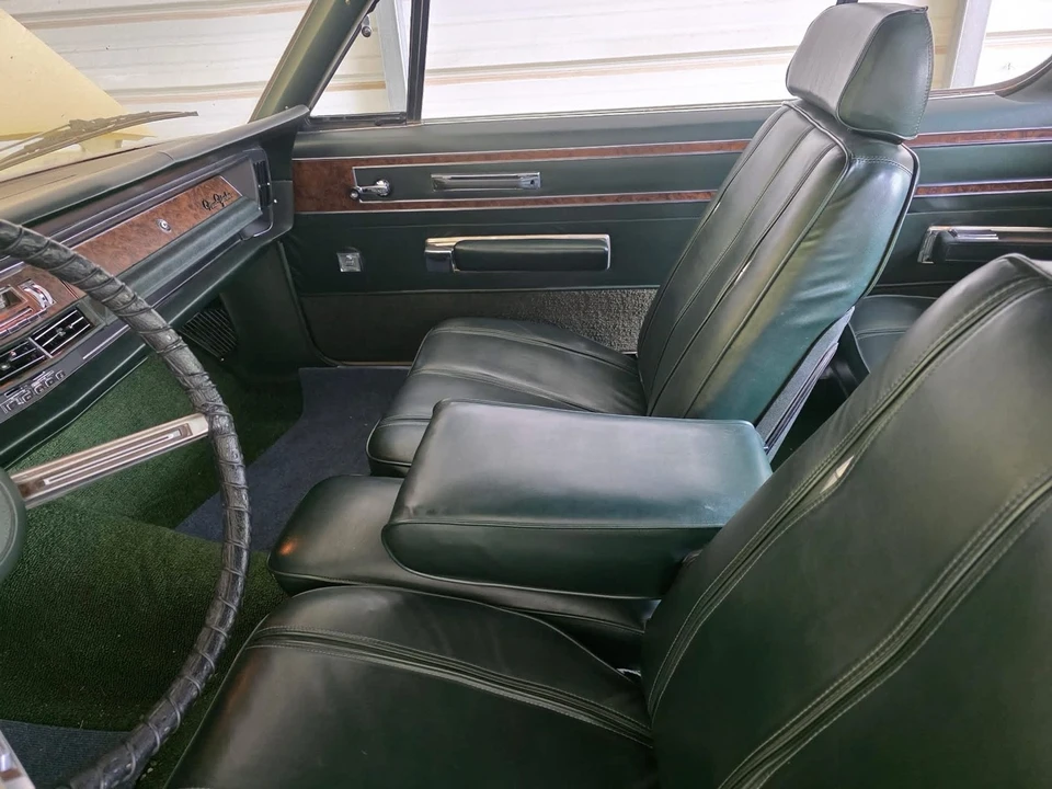 1968 Chrysler New Yorker - Image 11 of 15