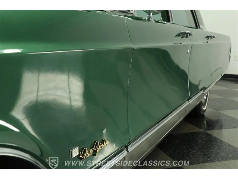 1968 Chrysler New Yorker - Image 22 of 31