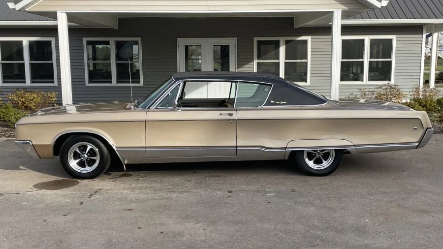 1968 Chrysler New Yorker - Image 9 of 29