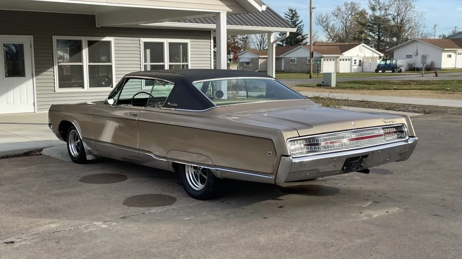 1968 Chrysler New Yorker - Image 8 of 29