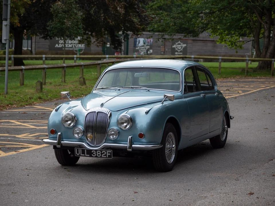 1968 Daimler - Image 9 of 30
