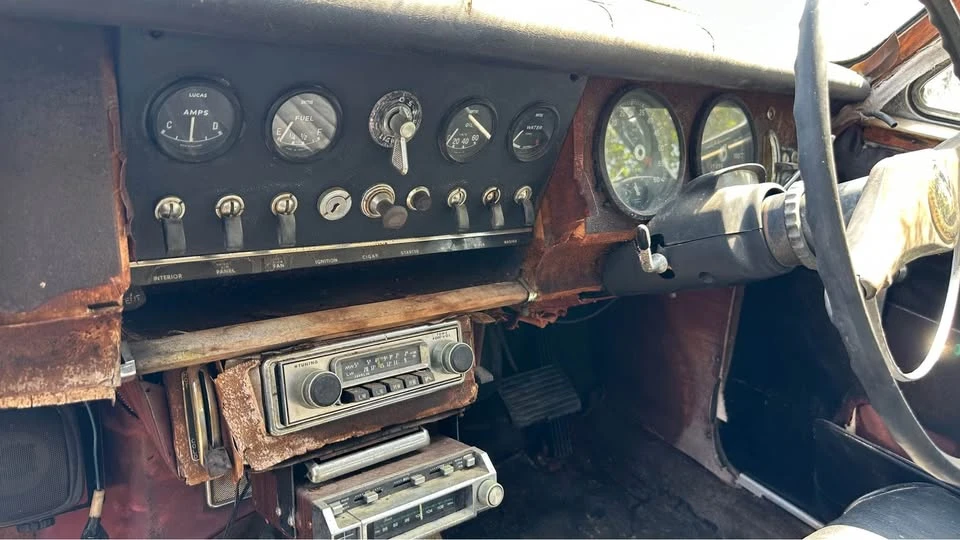 1968 Daimler - Image 8 of 10