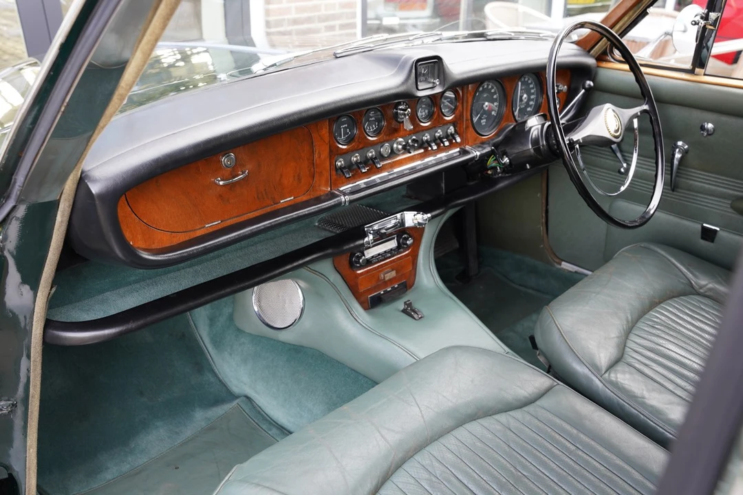 1960 Daimler - Image 10 of 30