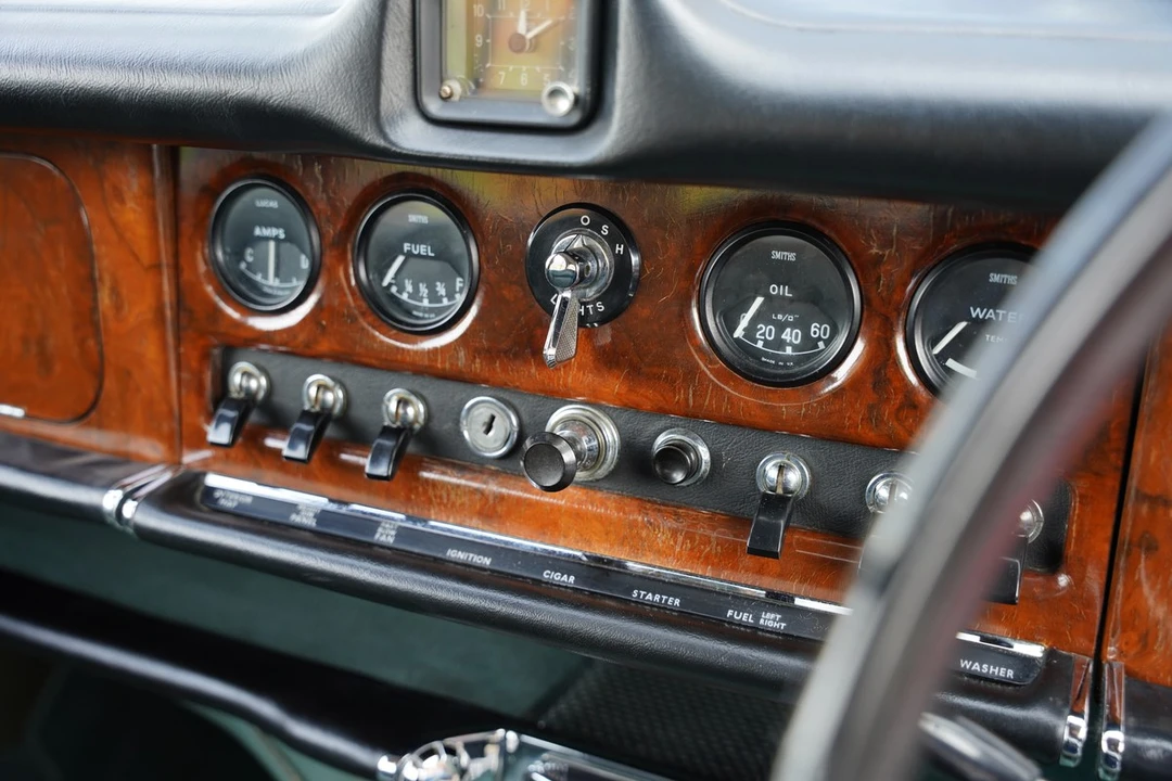 1960 Daimler - Image 14 of 30