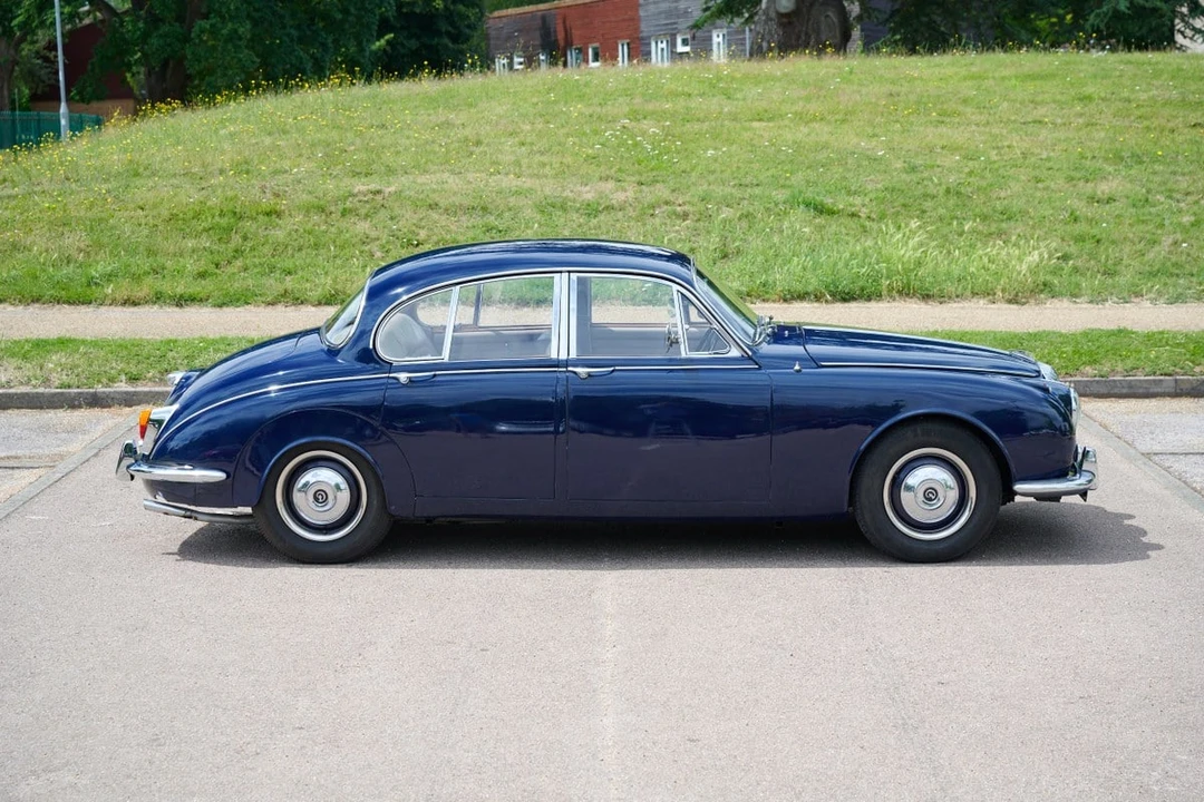1968 Daimler - Image 9 of 30