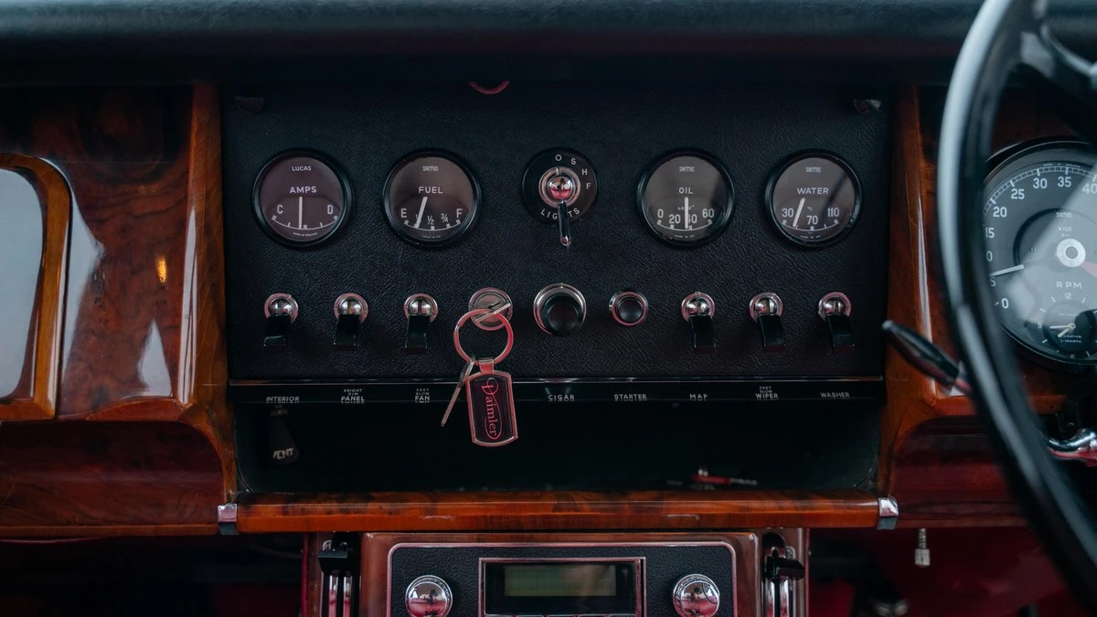 1968 Daimler - Image 16 of 30